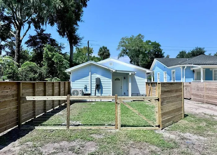 Modern Cottage Downtown. Pet Yes