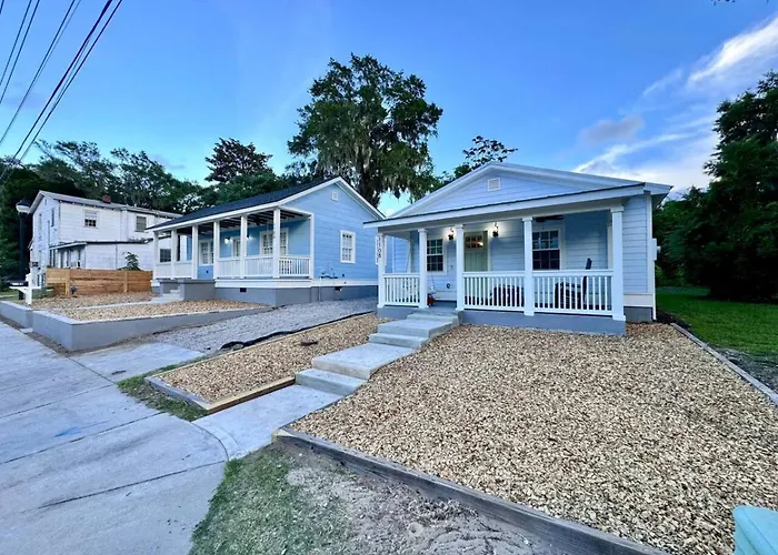 Modern Cottage Downtown. Pet Yes